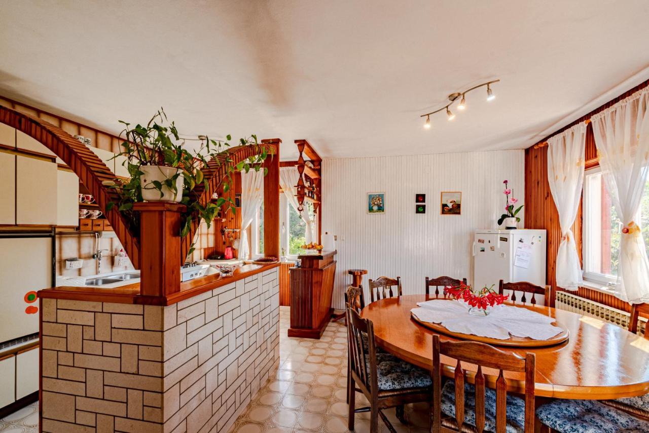 Apartments Mak Račišće Bagian luar foto