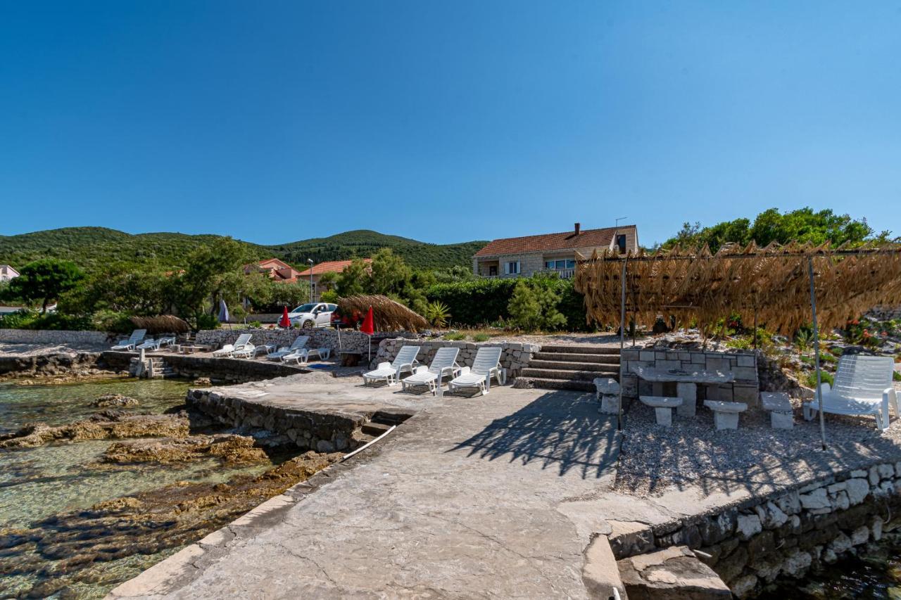 Apartments Mak Račišće Bagian luar foto