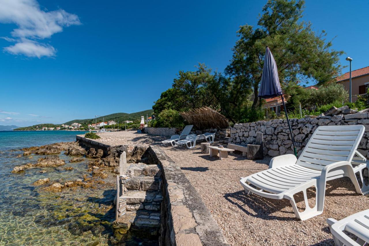 Apartments Mak Račišće Bagian luar foto