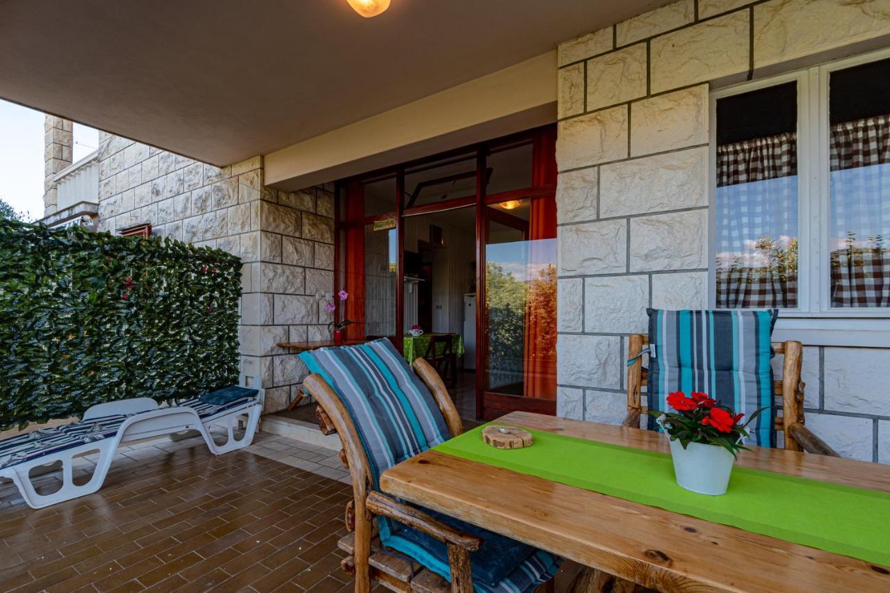 Apartments Mak Račišće Bagian luar foto