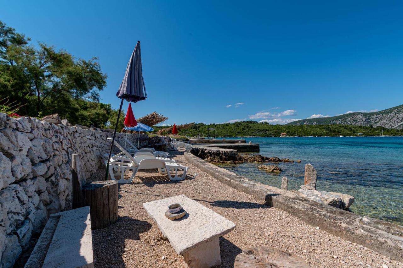 Apartments Mak Račišće Bagian luar foto