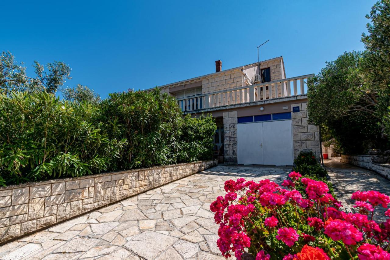 Apartments Mak Račišće Bagian luar foto