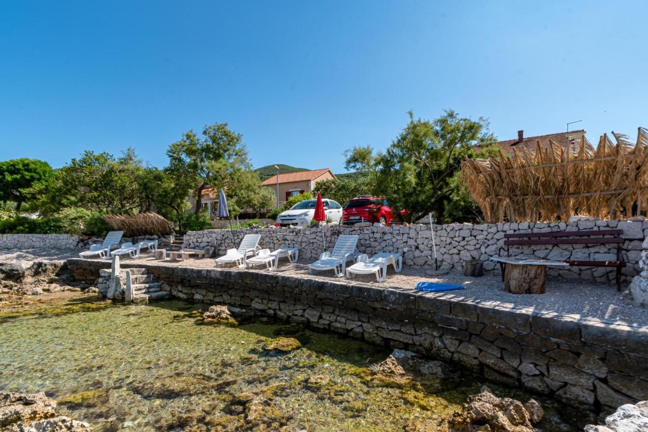 Apartments Mak Račišće Bagian luar foto