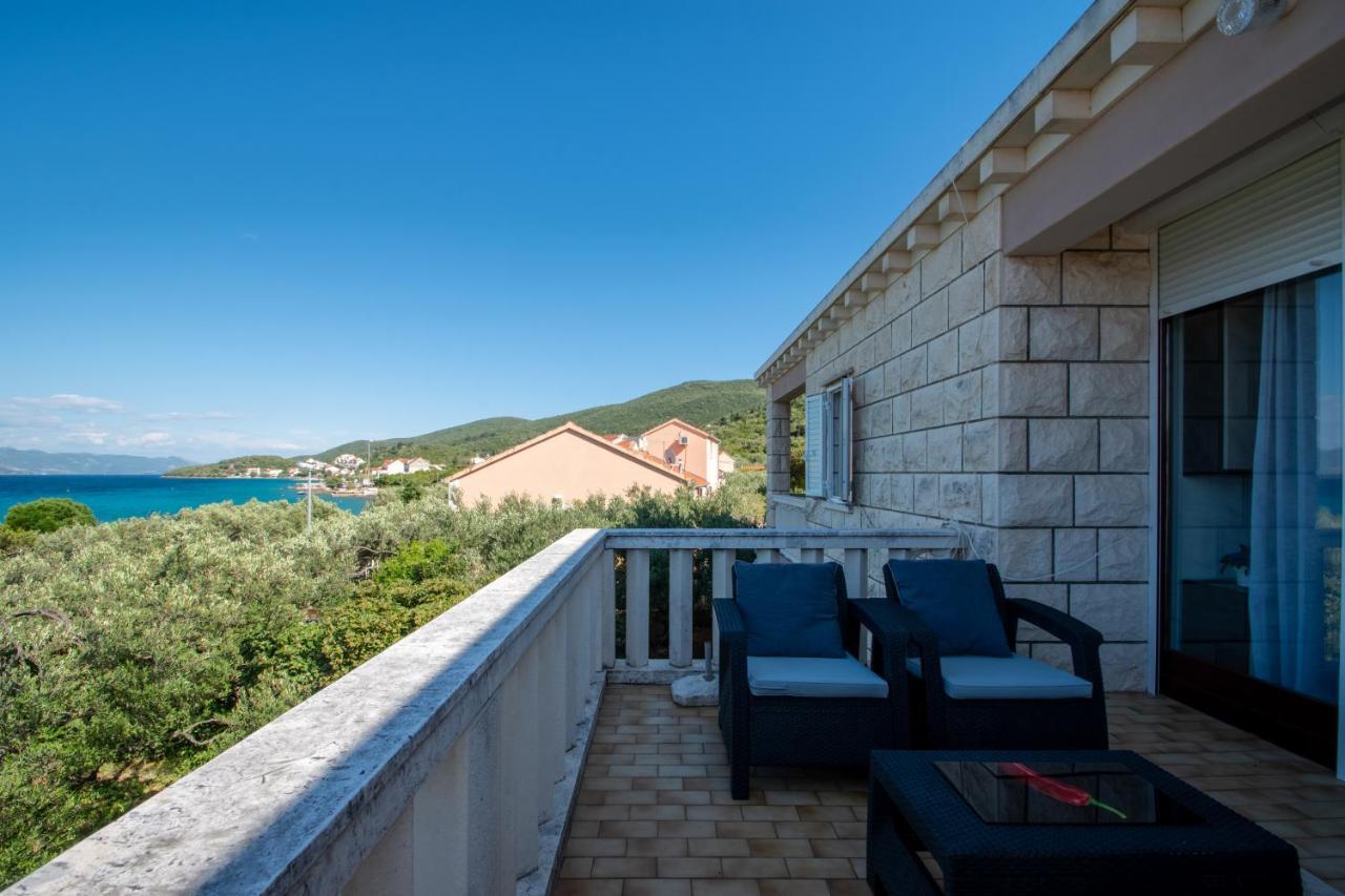 Apartments Mak Račišće Bagian luar foto
