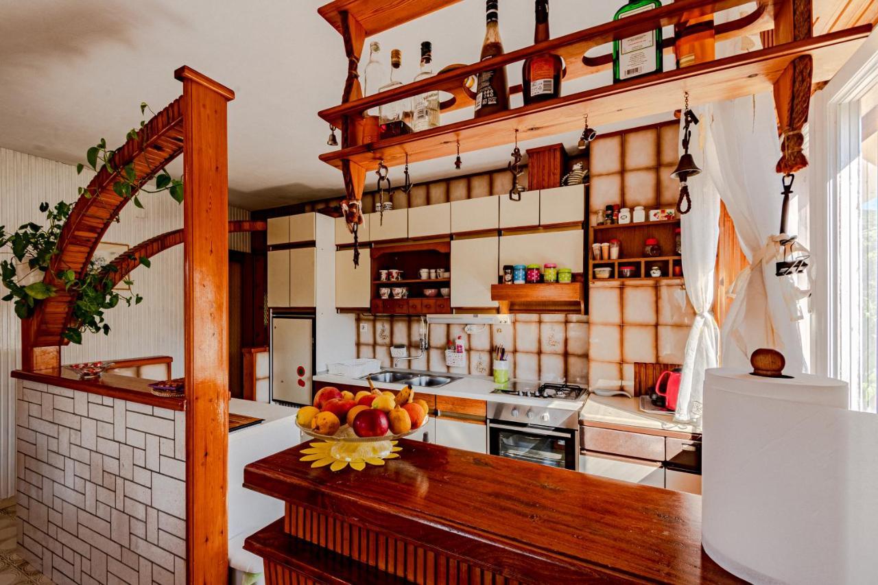 Apartments Mak Račišće Bagian luar foto