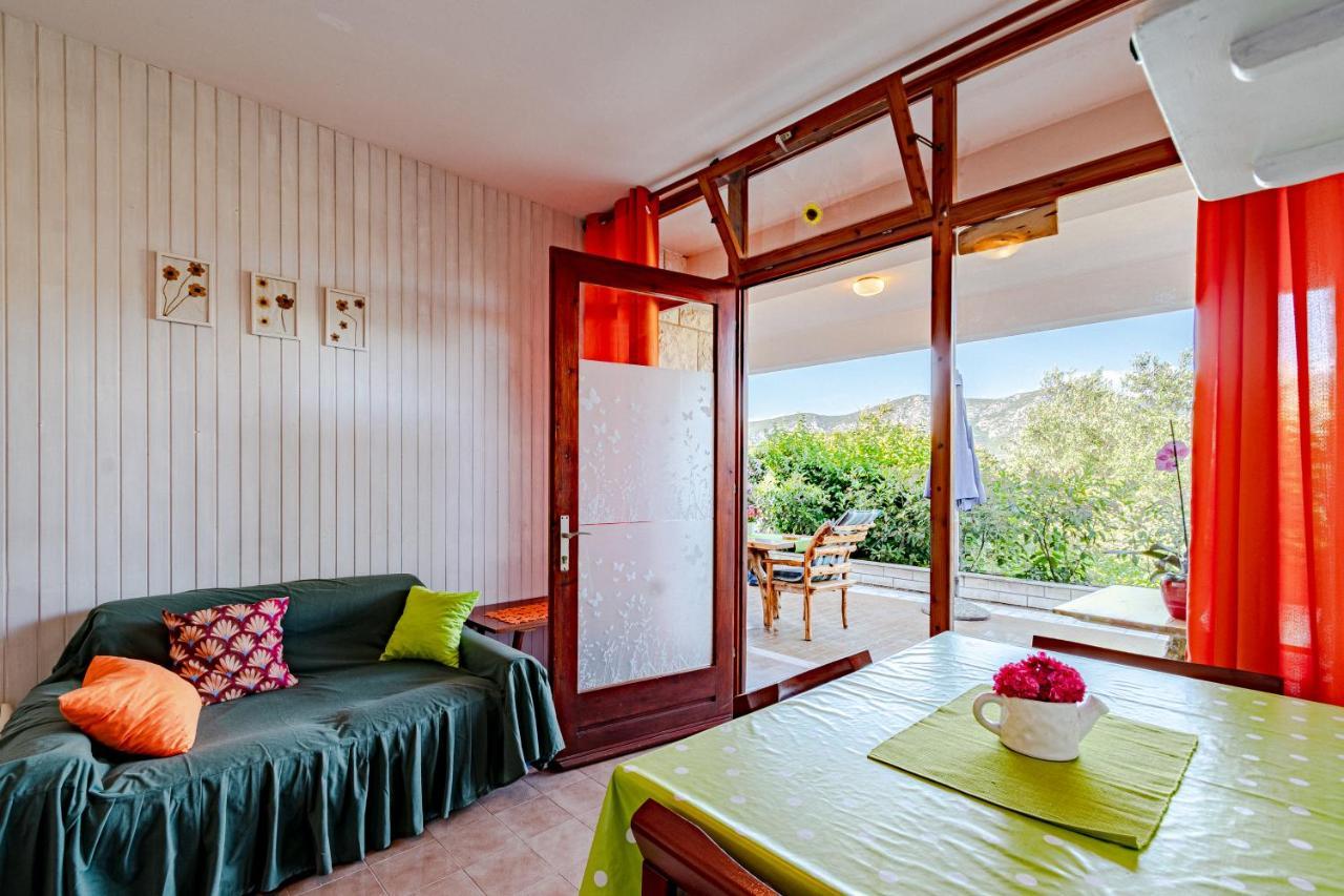 Apartments Mak Račišće Bagian luar foto
