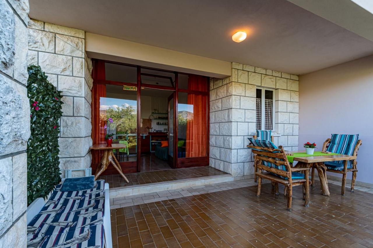Apartments Mak Račišće Bagian luar foto