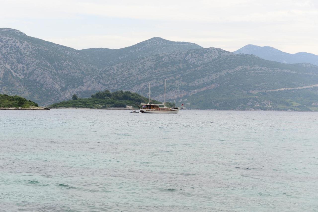 Apartments Mak Račišće Bagian luar foto