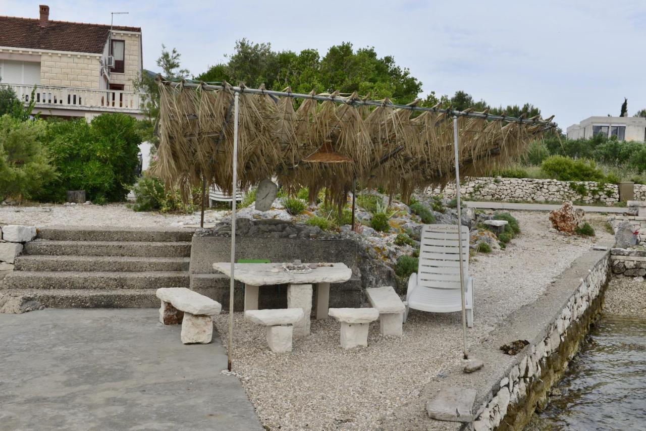 Apartments Mak Račišće Bagian luar foto